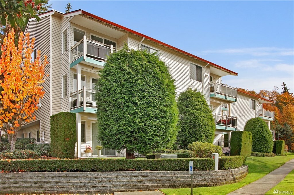 Property Photo: 23007 Lakeview Dr A201 WA 98043