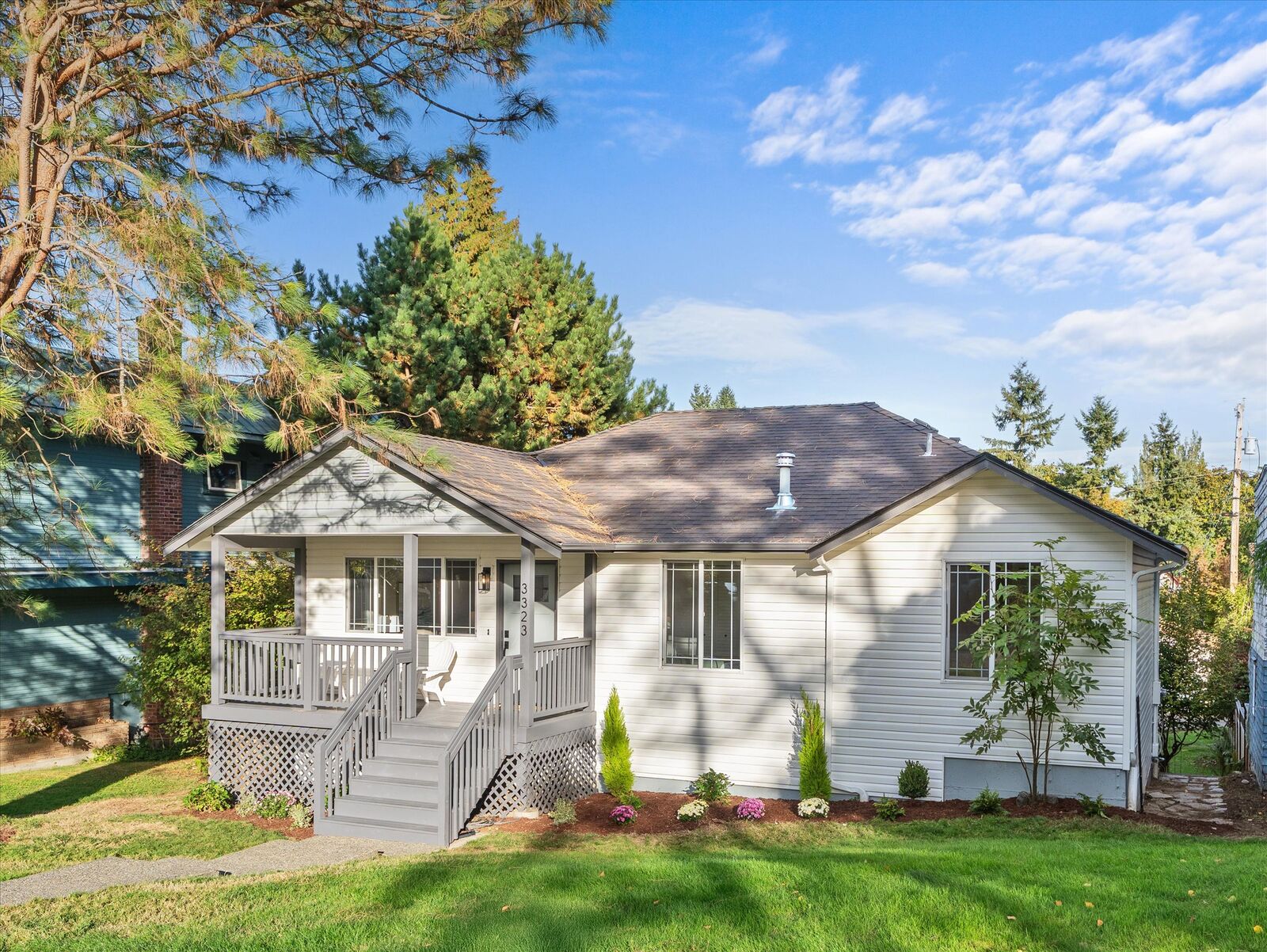 Property Photo: 3323 Federal Avenue WA 98201