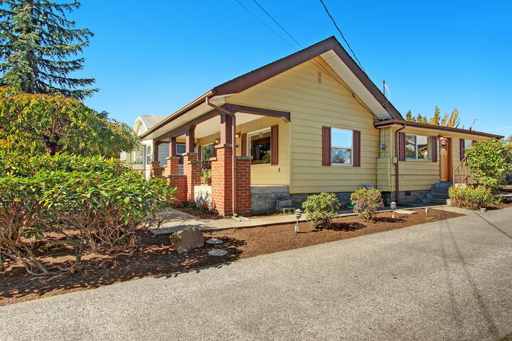 726 N 103rd St  Seattle WA 98133 photo