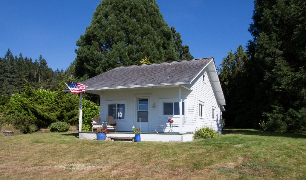 Property Photo:  11224 Skinner Rd NE  WA 98110 