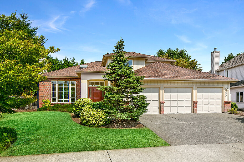 Property Photo:  2430 238th Place NE  WA 98074 