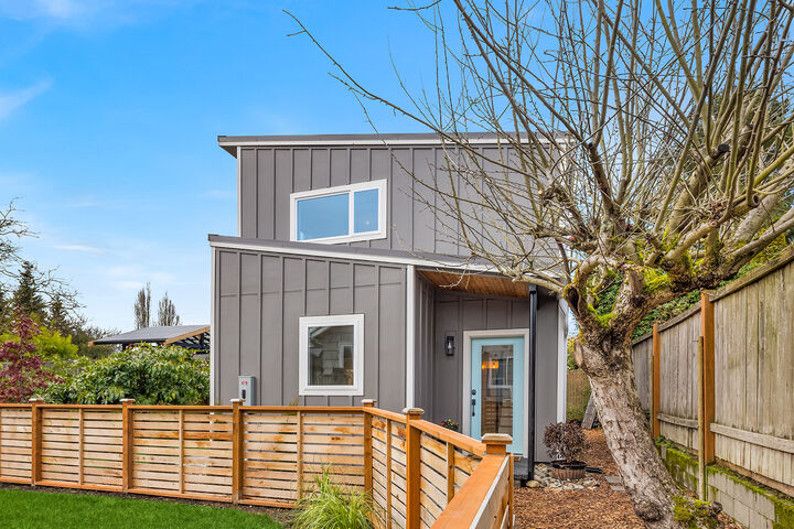 Property Photo:  7521  12th Avenue NW  WA 98117 