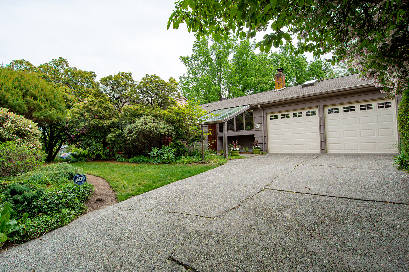 Property Photo:  3045 NE 95th St  WA 98115 