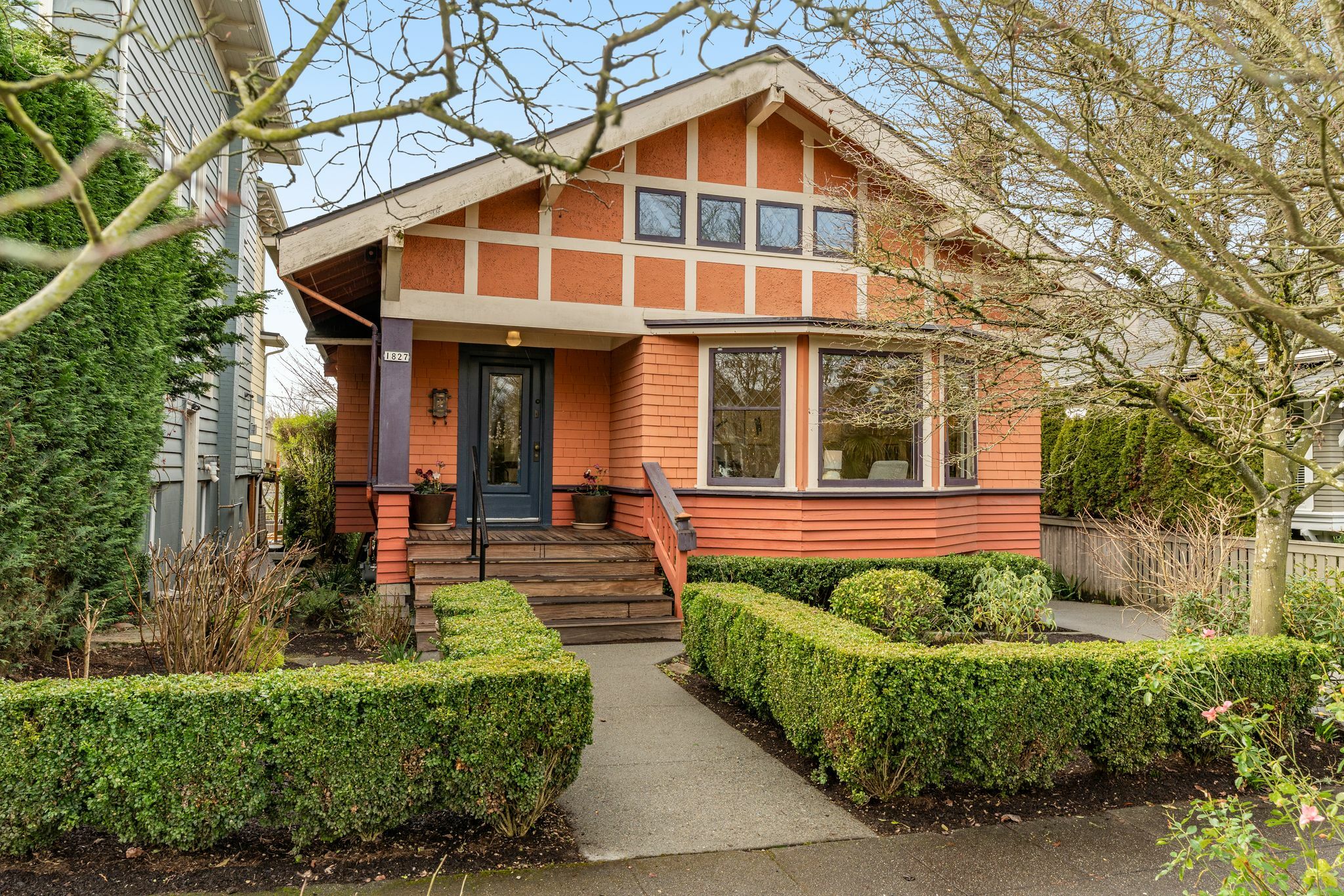 Property Photo:  1827  1st Avenue N  WA 98109 