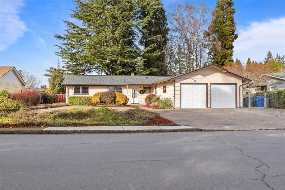 Property Photo: 719 Dearborn Av N OR 97303