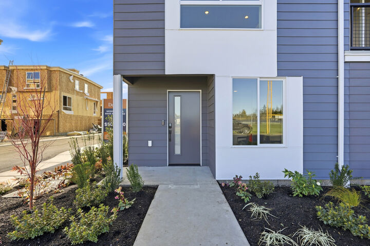 Property Photo:  222  124th Street SW E1  WA 98204 