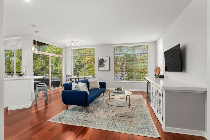 Property Photo: 200 W Comstock Street 303 WA 98119