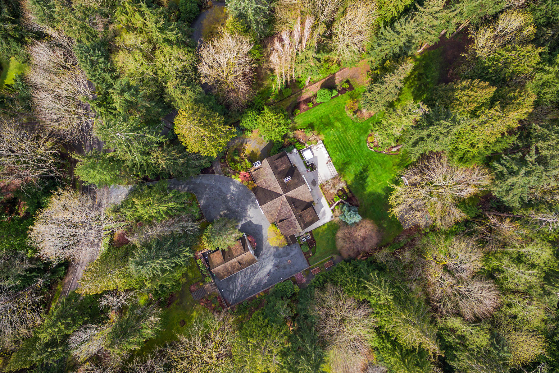 Property Photo: 10901 Algonquin Rd WA 98020