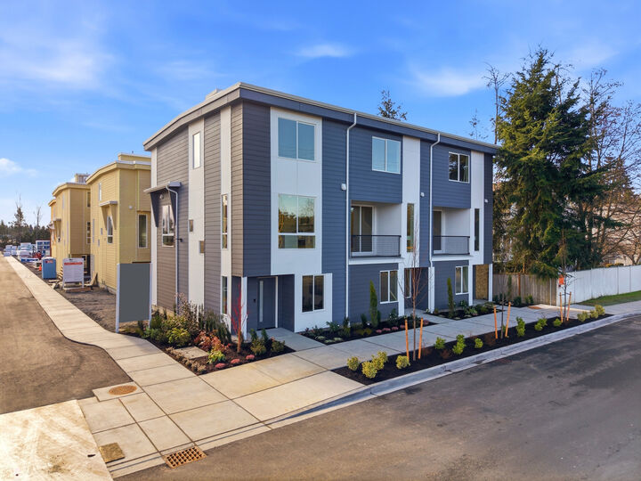 Property Photo:  222  124th Street SW D1  WA 98204 