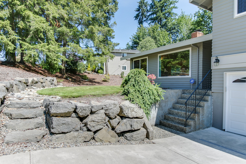 Property Photo: Entry 9024 132nd Place SE WA 98059