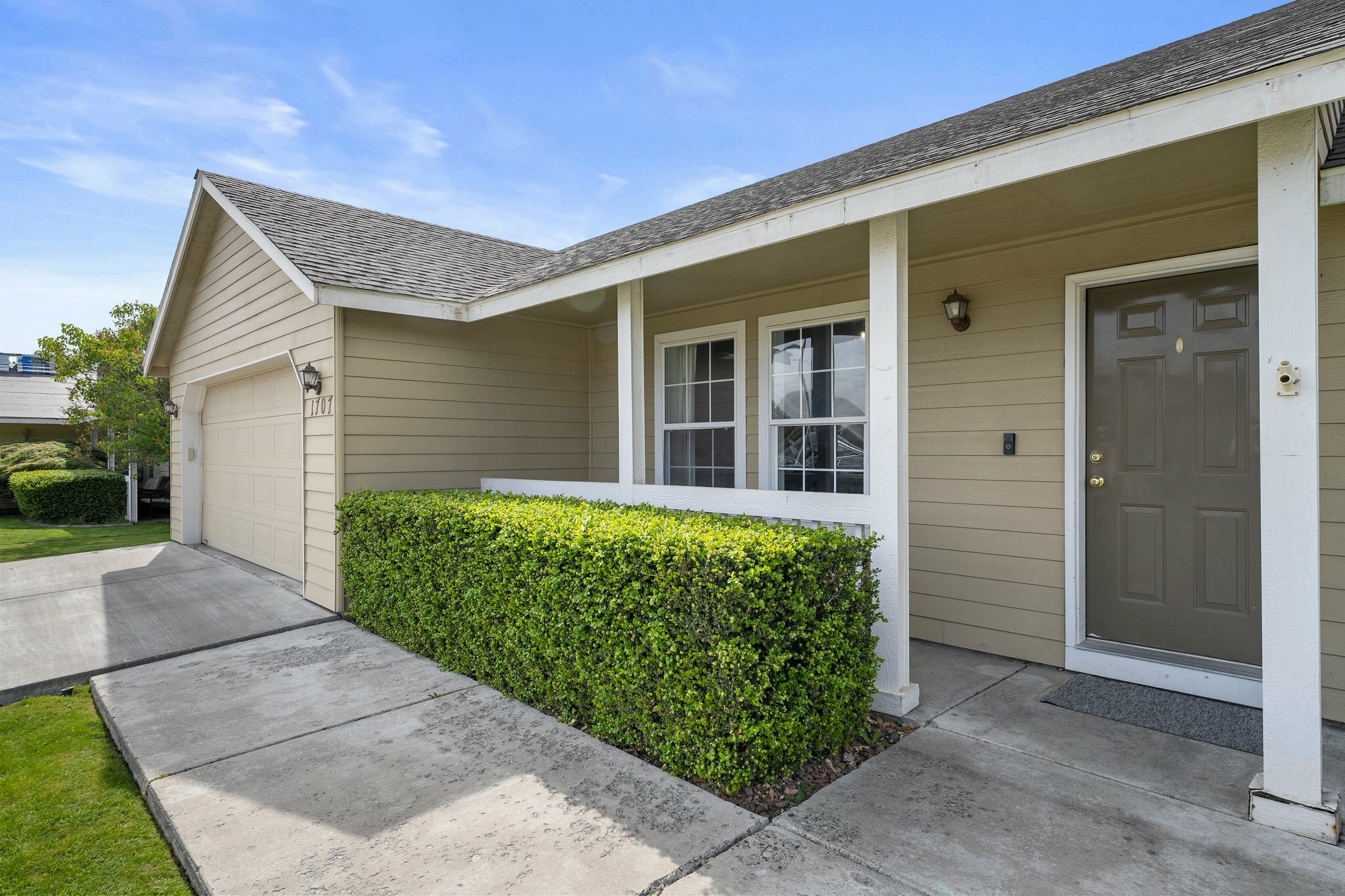 Property Photo: 1707 W 25th Place WA 99337