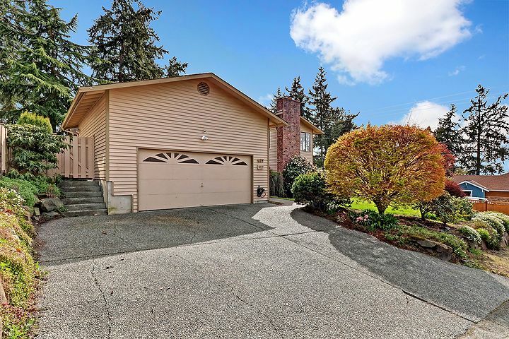 Property Photo: Front of House 917 9th Ave S  WA 98020 